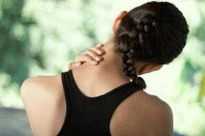 Mergaitė nerimauja dėl gimdos kaklelio osteochondrozės simptomų